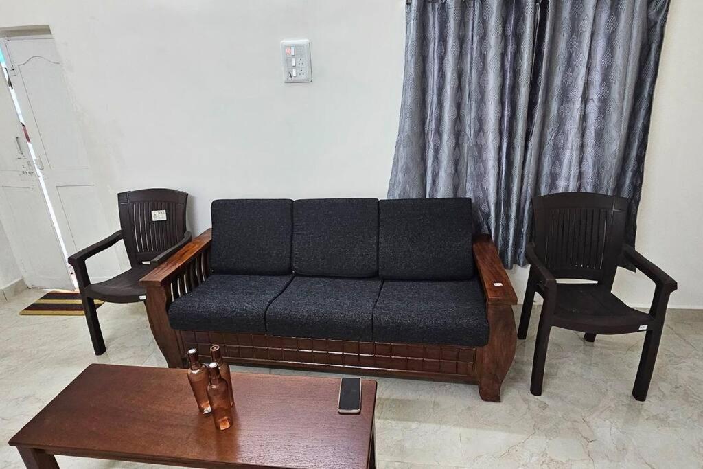 - Ac 3 Bhk Near Alrport Villa *