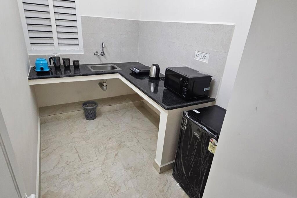 Villa - Ac 3 Bhk Near Alrport *